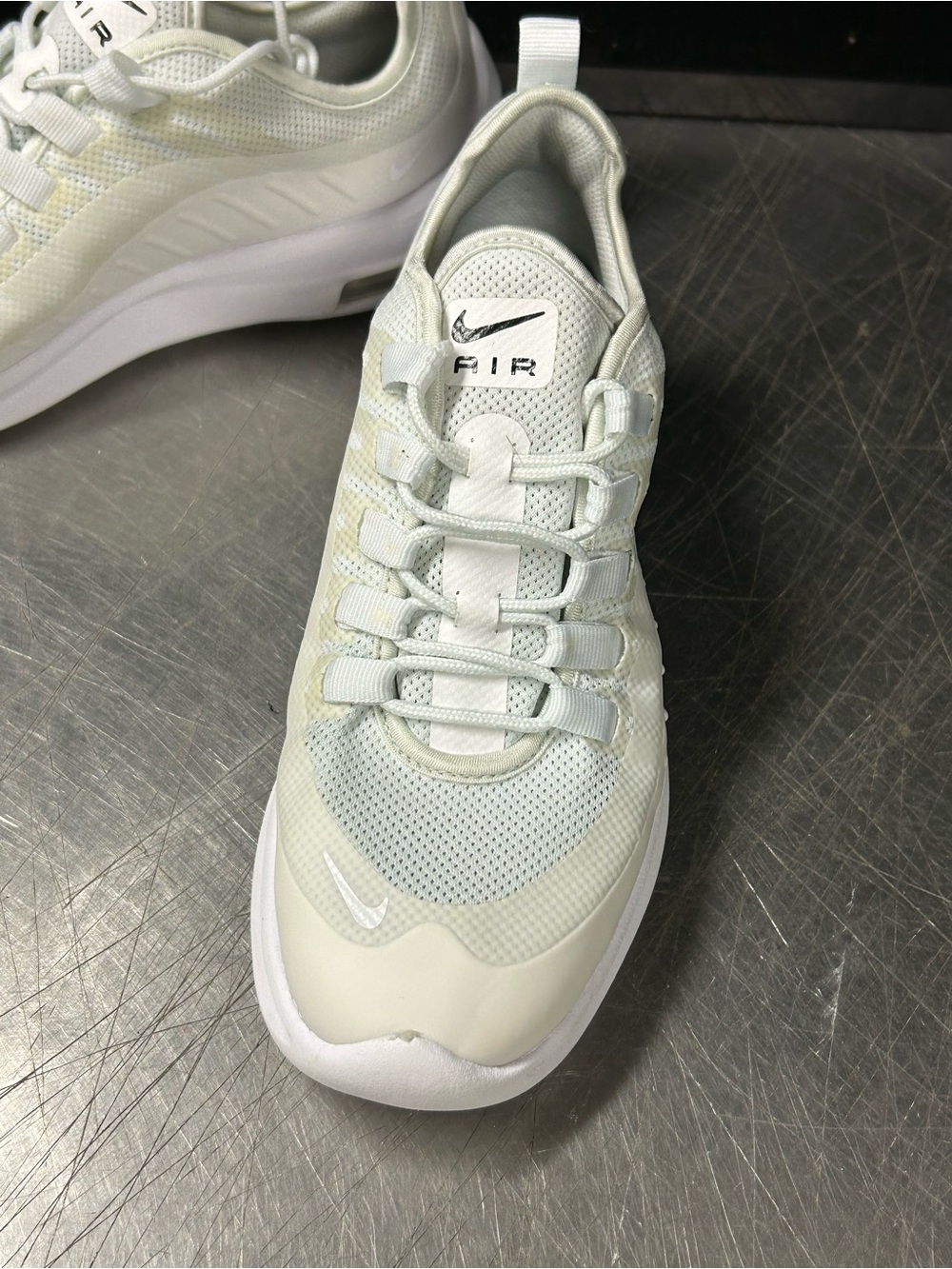 Nike AirMax Axis Size 8 Women - Picture 2 of 10